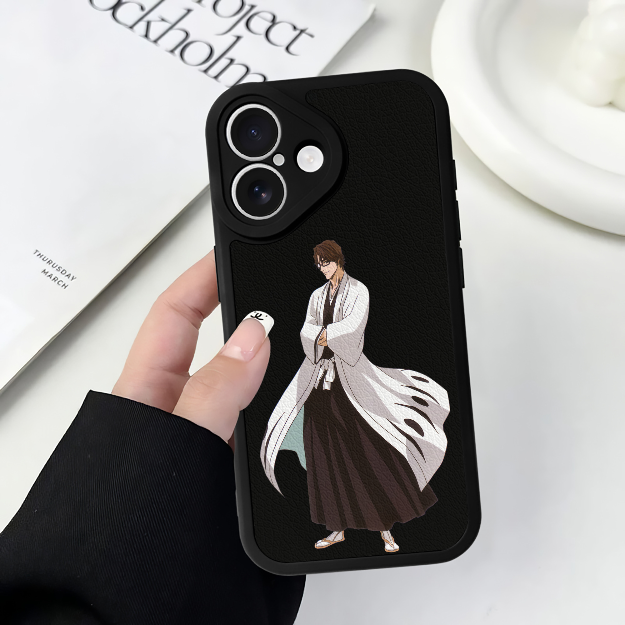 （画像用） ブリーチ 藍染 惣右介（あいぜん そうすけ） BLEACH Aizen Sousuke 【iPhone 16シリーズ対応】シリコンスマホケース（レザー調） 材質：シリコン